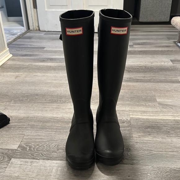 matte black hunter boots